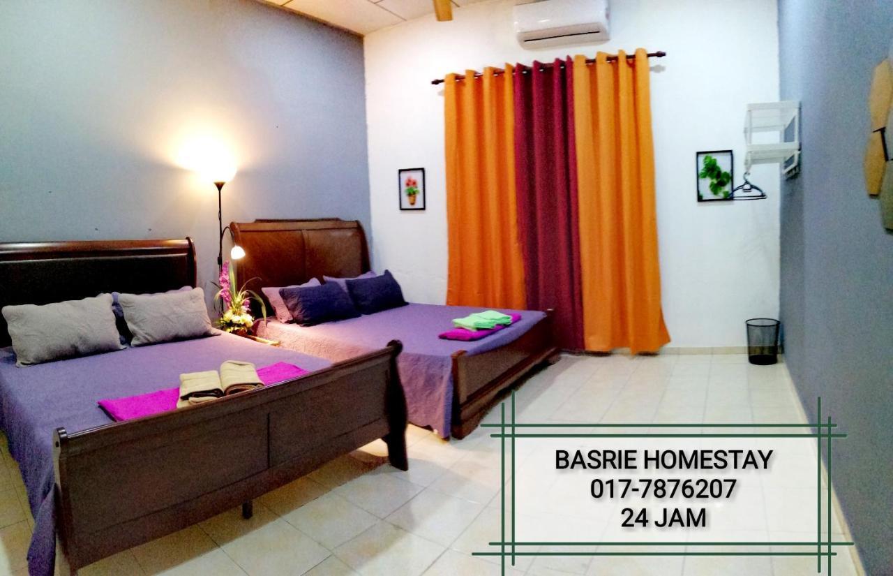 Basrie Villa "Mslim Only" - Mini Cinema , Private Pool , Wi-Fi , Netflix 麻坡 外观 照片