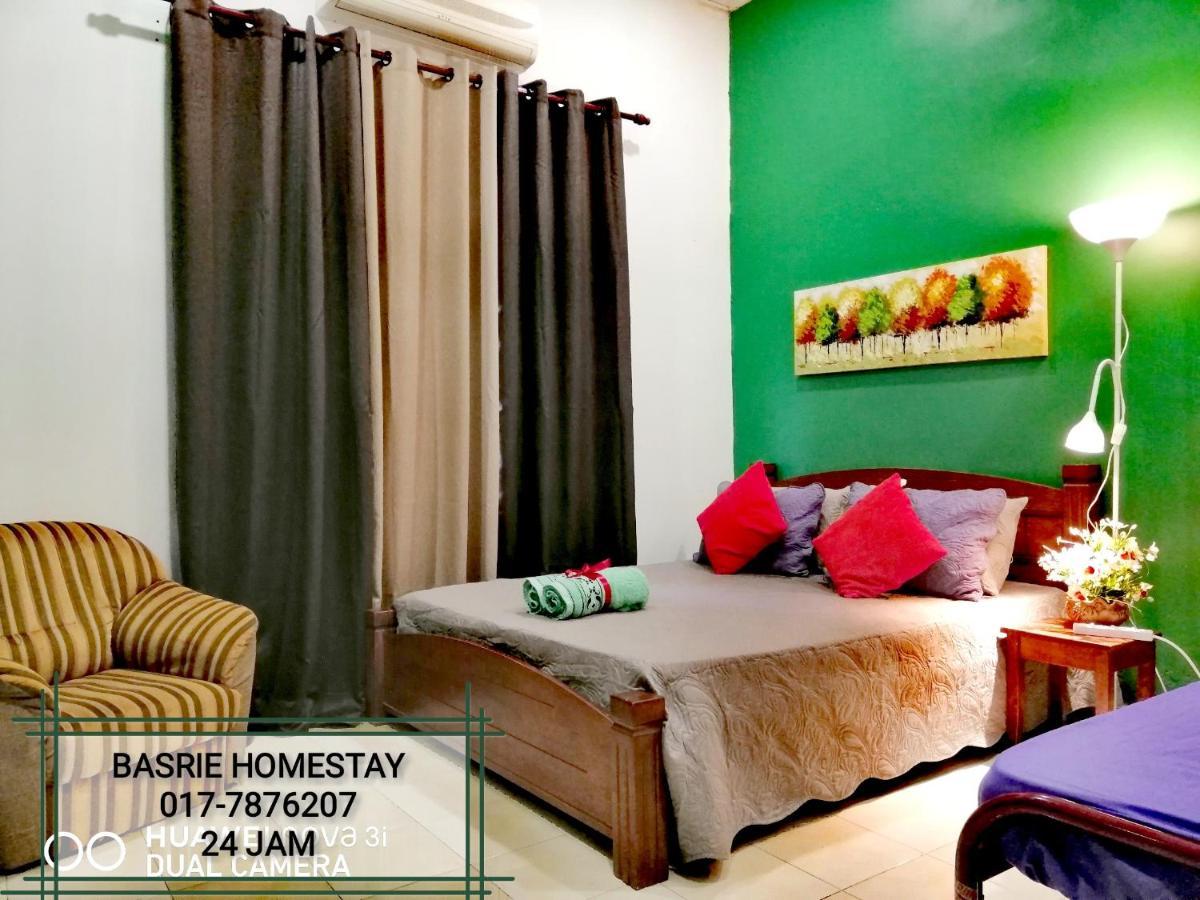 Basrie Villa "Mslim Only" - Mini Cinema , Private Pool , Wi-Fi , Netflix 麻坡 外观 照片