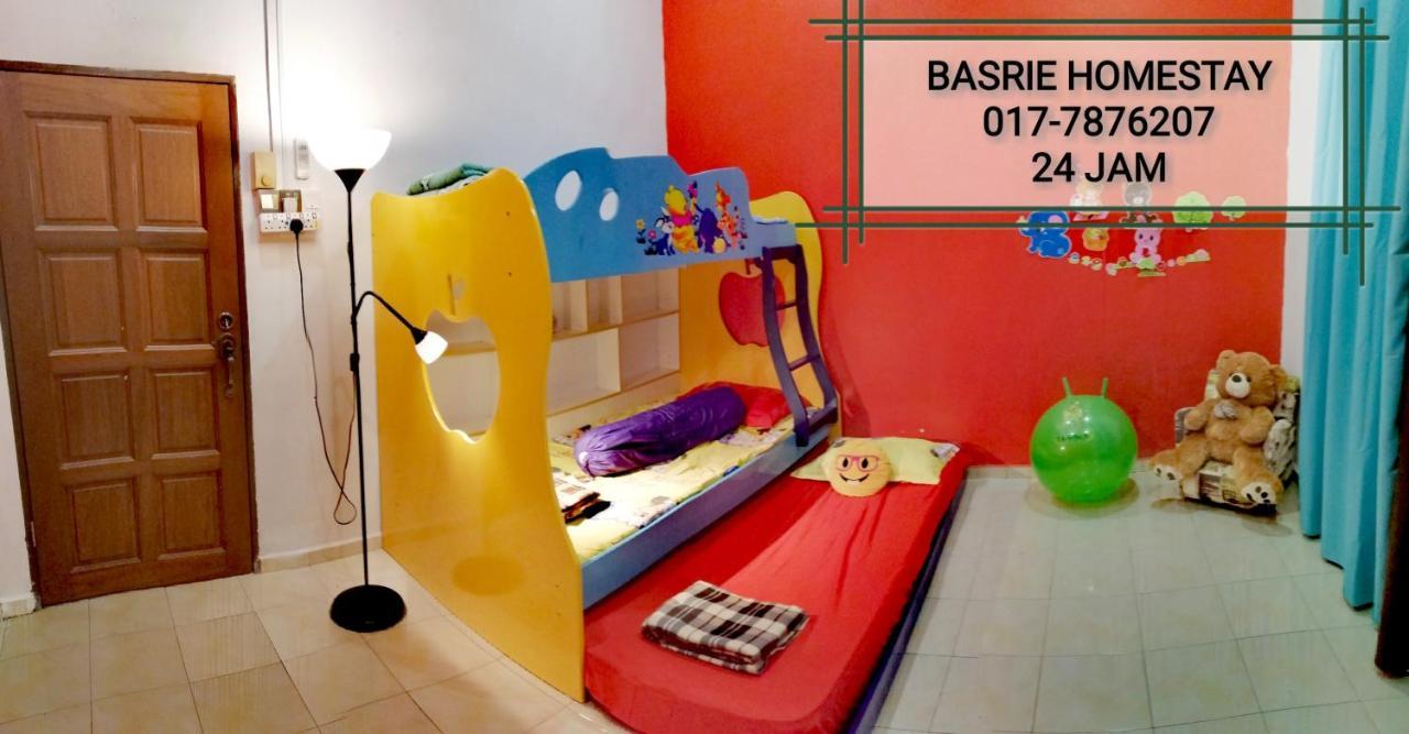 Basrie Villa "Mslim Only" - Mini Cinema , Private Pool , Wi-Fi , Netflix 麻坡 外观 照片
