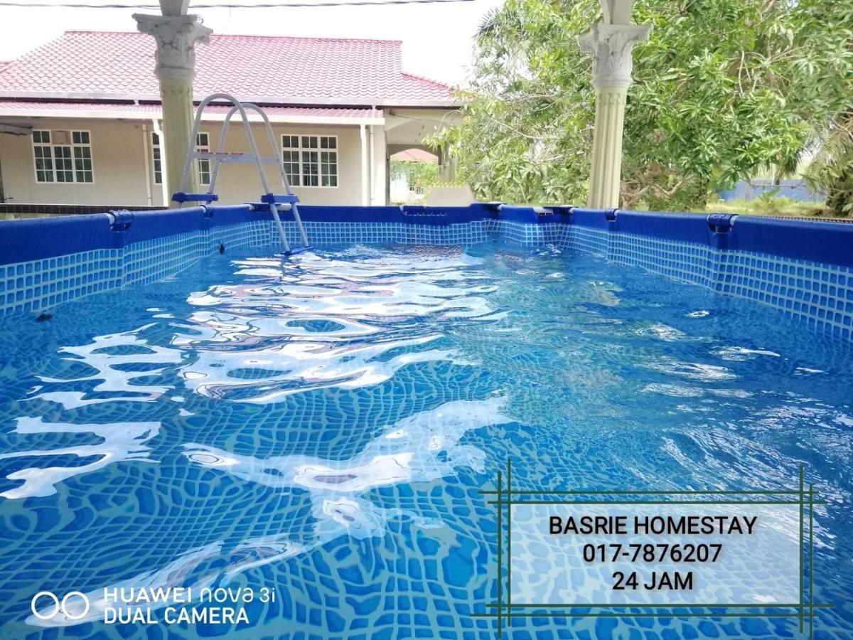 Basrie Villa "Mslim Only" - Mini Cinema , Private Pool , Wi-Fi , Netflix 麻坡 外观 照片