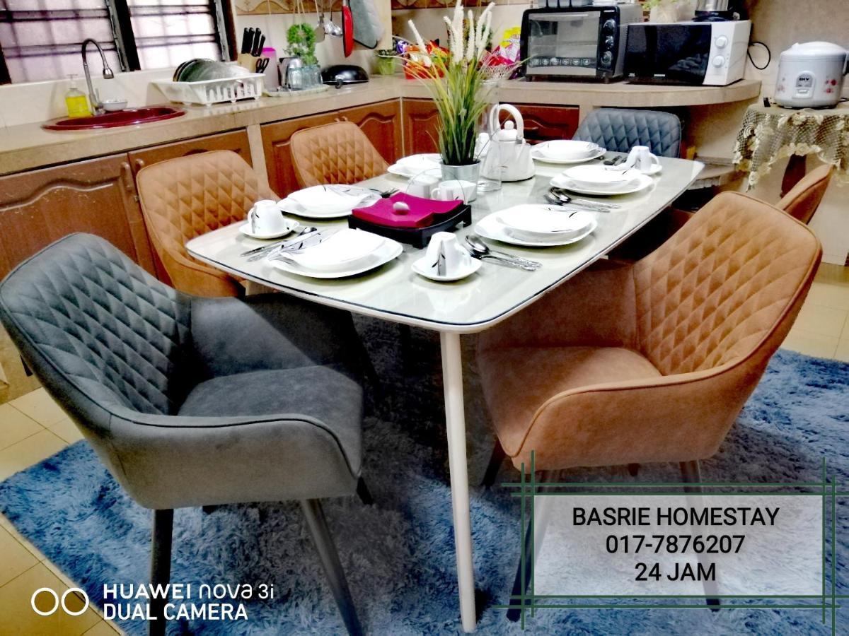 Basrie Villa "Mslim Only" - Mini Cinema , Private Pool , Wi-Fi , Netflix 麻坡 外观 照片