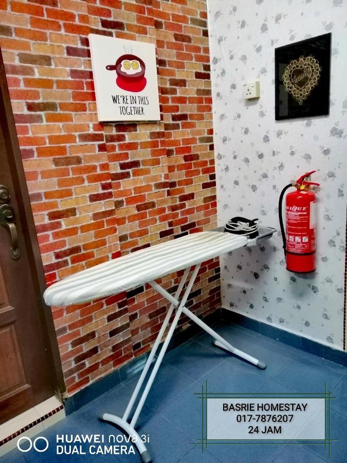 Basrie Villa "Mslim Only" - Mini Cinema , Private Pool , Wi-Fi , Netflix 麻坡 外观 照片