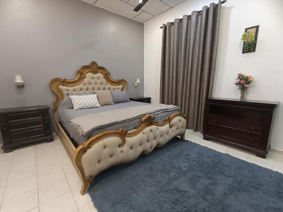 Basrie Villa "Mslim Only" - Mini Cinema , Private Pool , Wi-Fi , Netflix 麻坡 外观 照片