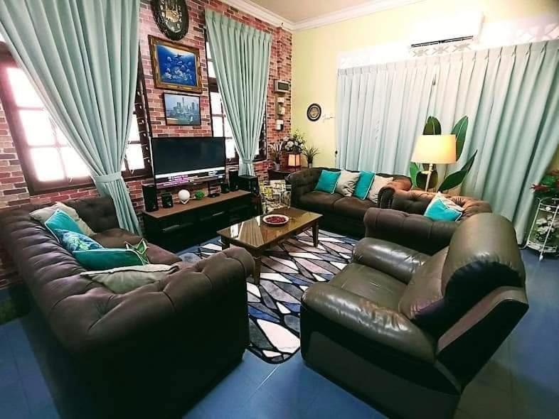 Basrie Villa "Mslim Only" - Mini Cinema , Private Pool , Wi-Fi , Netflix 麻坡 外观 照片