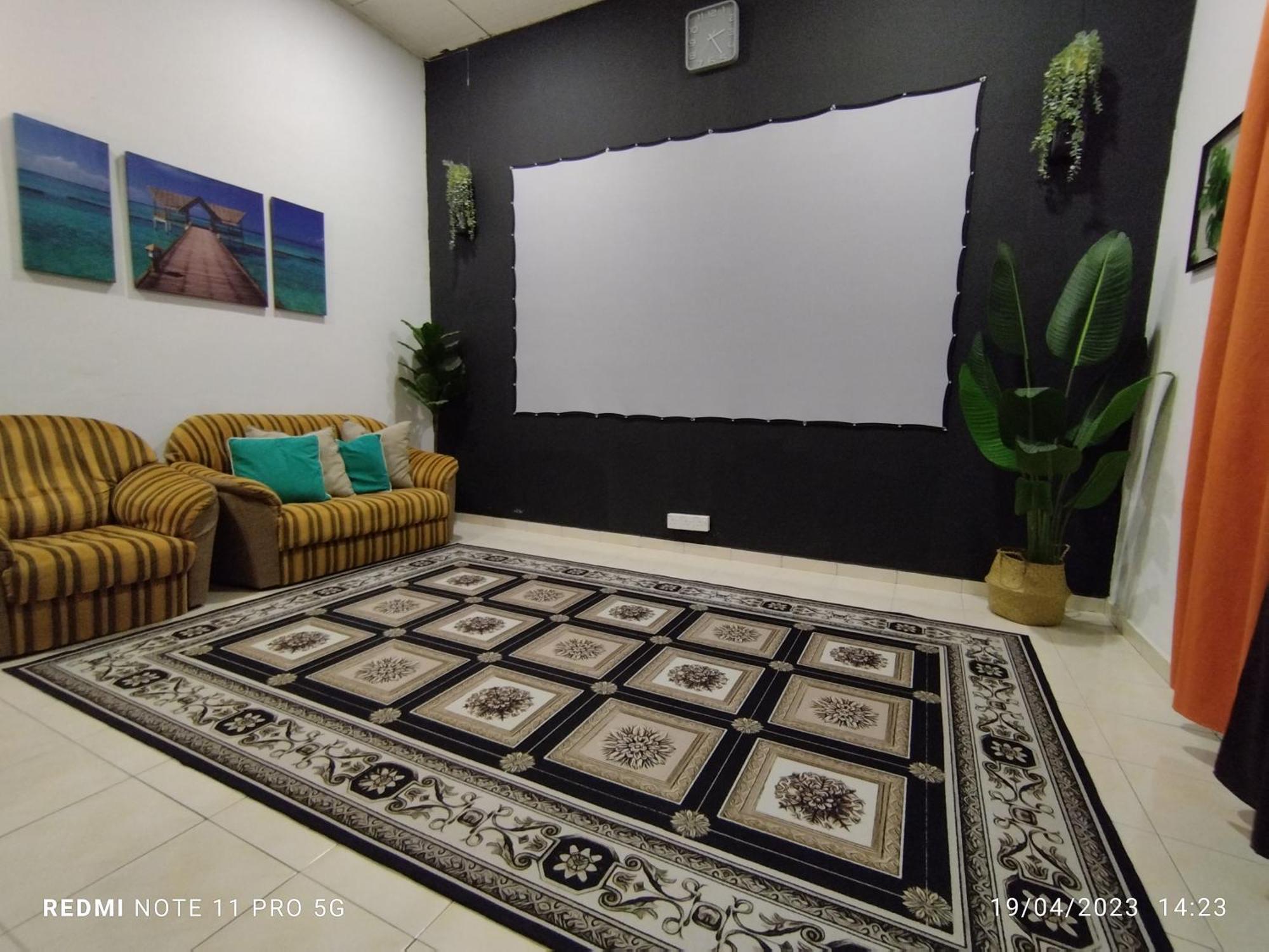 Basrie Villa "Mslim Only" - Mini Cinema , Private Pool , Wi-Fi , Netflix 麻坡 外观 照片