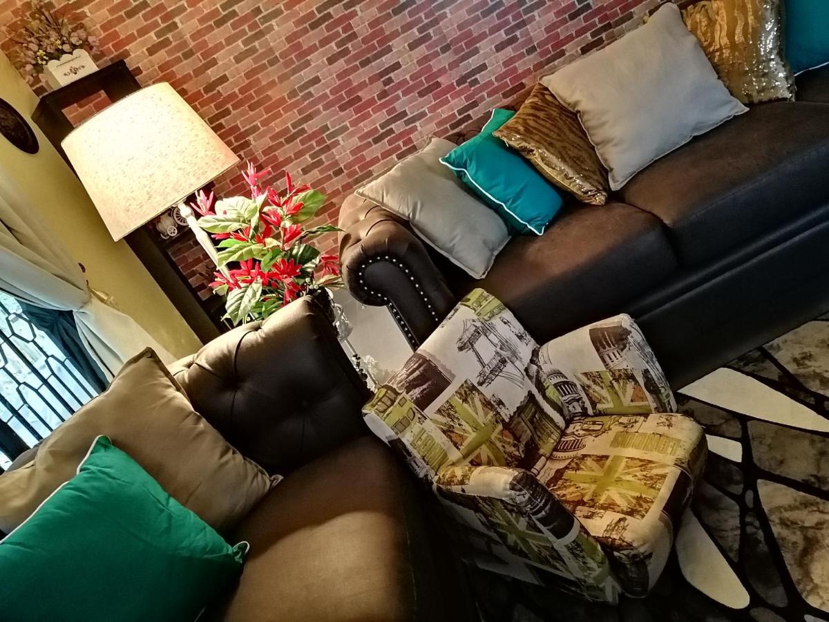 Basrie Villa "Mslim Only" - Mini Cinema , Private Pool , Wi-Fi , Netflix 麻坡 外观 照片