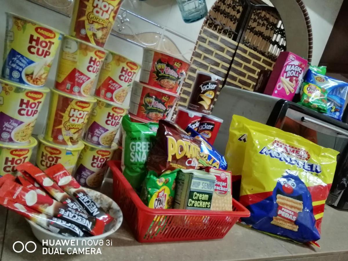 Basrie Villa "Mslim Only" - Mini Cinema , Private Pool , Wi-Fi , Netflix 麻坡 外观 照片